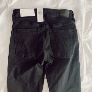 Never worn black American Eagle skinny jeans